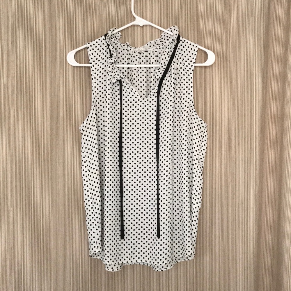 Sleeveless polka dotted top